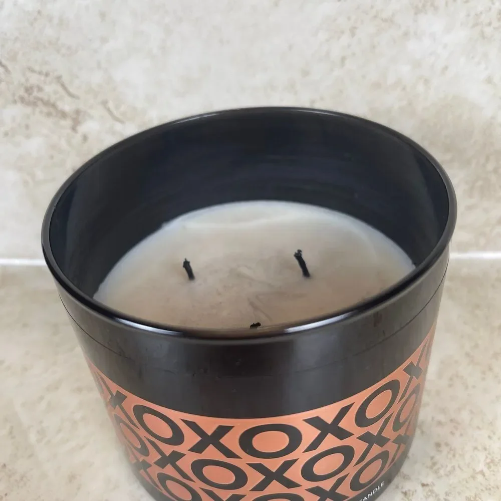 Bath & Body Works | XOXO 3-Wick Candle - Picture 6 of 7